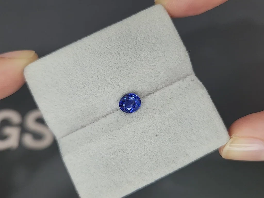 Sapphire Royal Blue oval cut 0.82 carats, Sri Lanka  Image №4