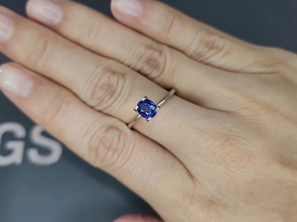 Sapphire Royal Blue oval cut 0.82 carats, Sri Lanka  Image №5