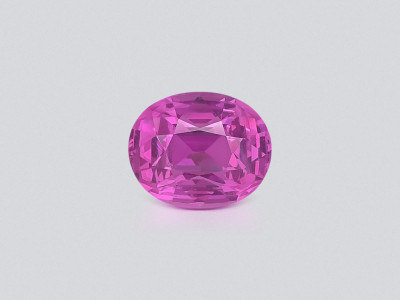Saphir ovaler, leuchtend pinkfarbener 1,53 karat, Sri Lanka photo