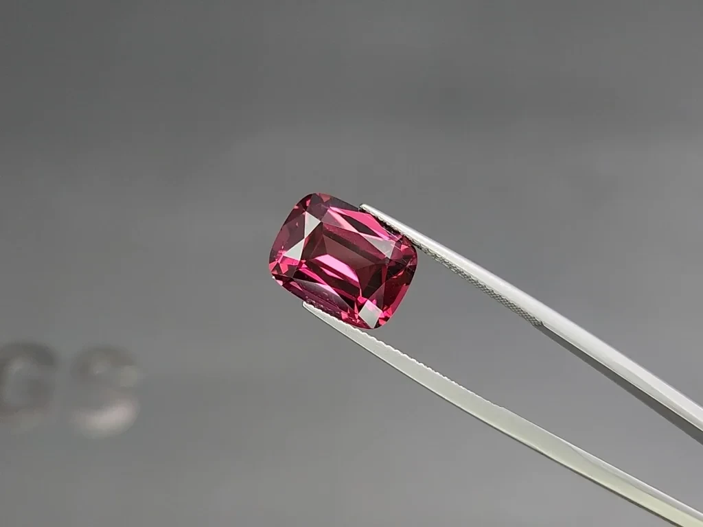 Garnet  rhodolite cushion cut 7.90 carats, Madagascar Image №3