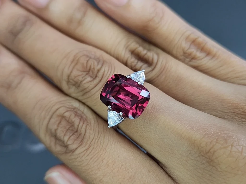 Garnet  rhodolite cushion cut 7.90 carats, Madagascar Image №5