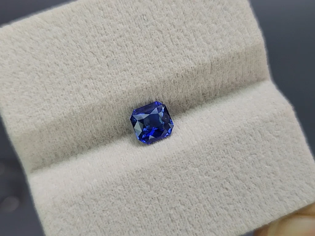 Saphir Cornflower Blue im radiantschliff 1,12 karat, Sri Lanka Image №4
