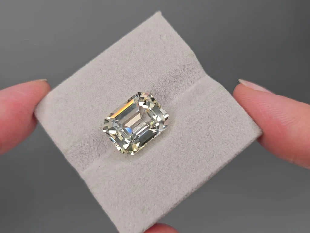 Saphir non chauffé Pastel Yellow taille octogonale 13,46 carats, Sri Lanka Image №7