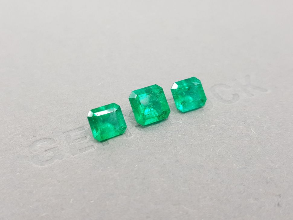 Set of three Colombian emeralds 3.50 carats, Vivid Green Image №2
