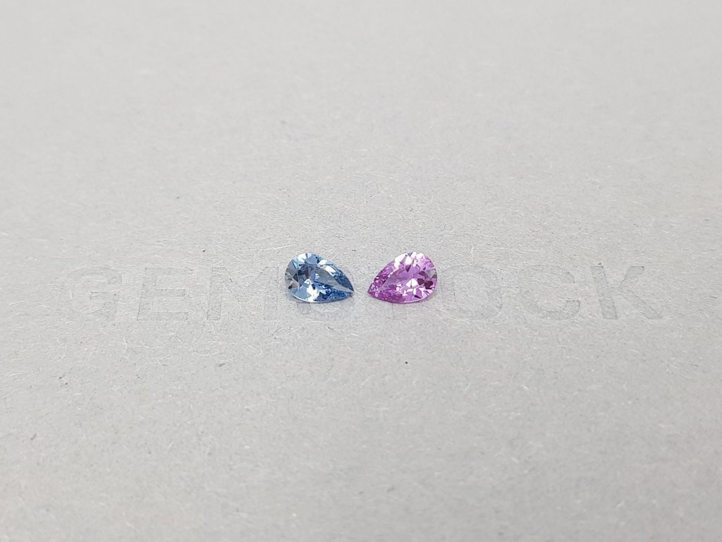 Contrasting pair of unheated pear cut sapphires 0.87 ct Image №1