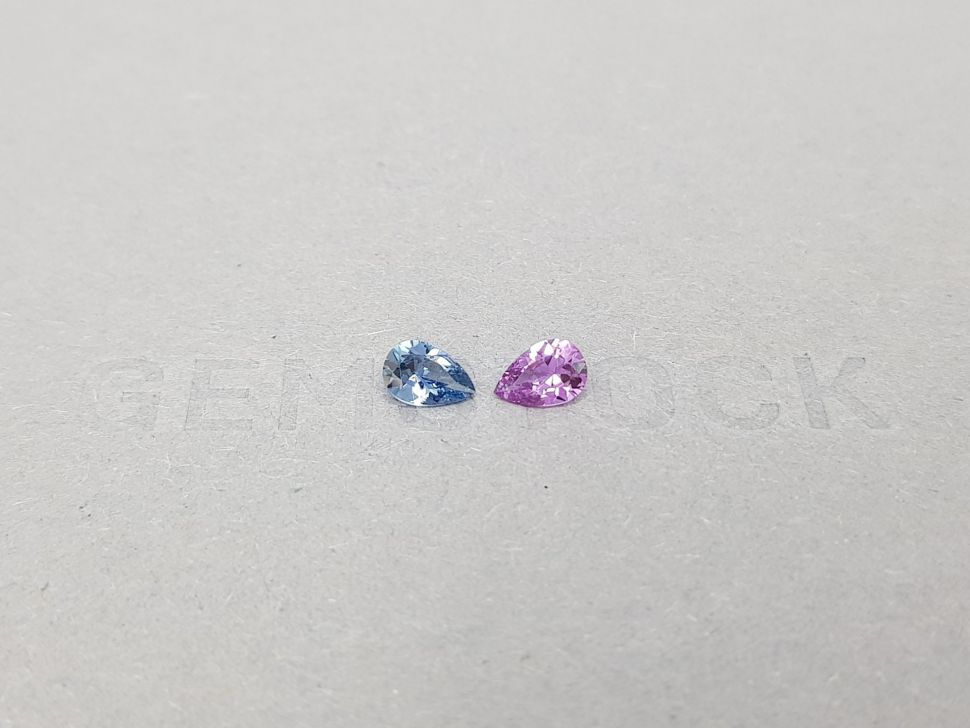Contrasting pair of unheated pear-cut sapphires 0.87 ct Image №1
