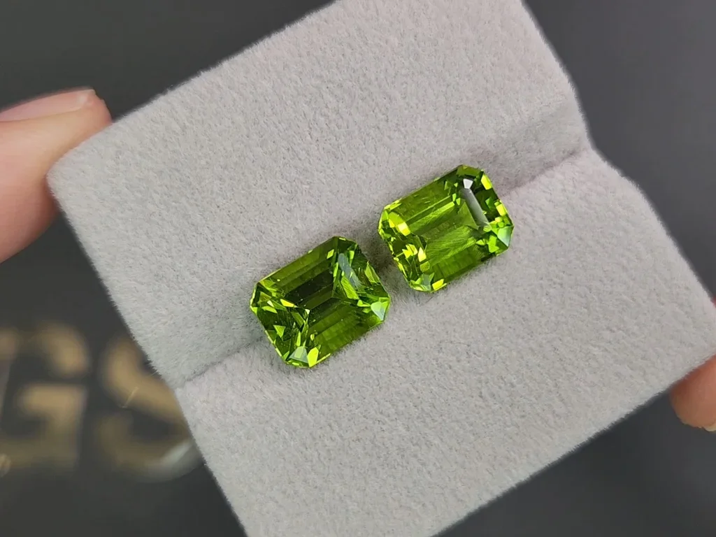 Par de peridotos de Birmania, talla octágono de 7,70 quilates  Image №4