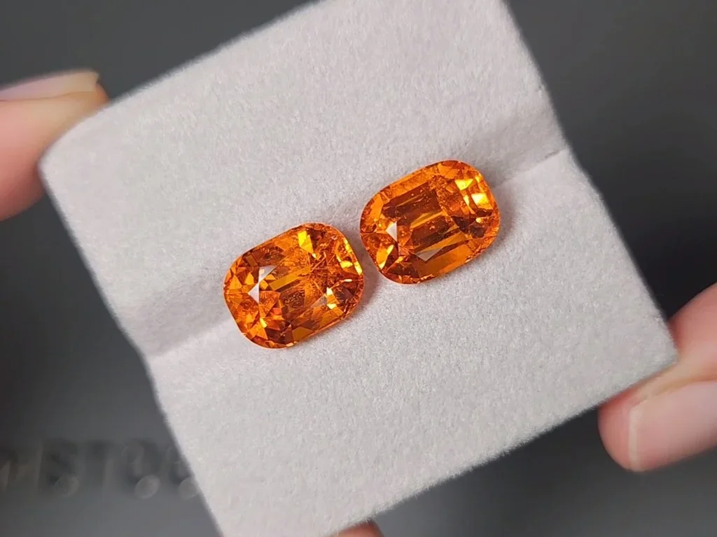 Pair of large cushion cut Fanta spessartines 15.09 carats  Image №4