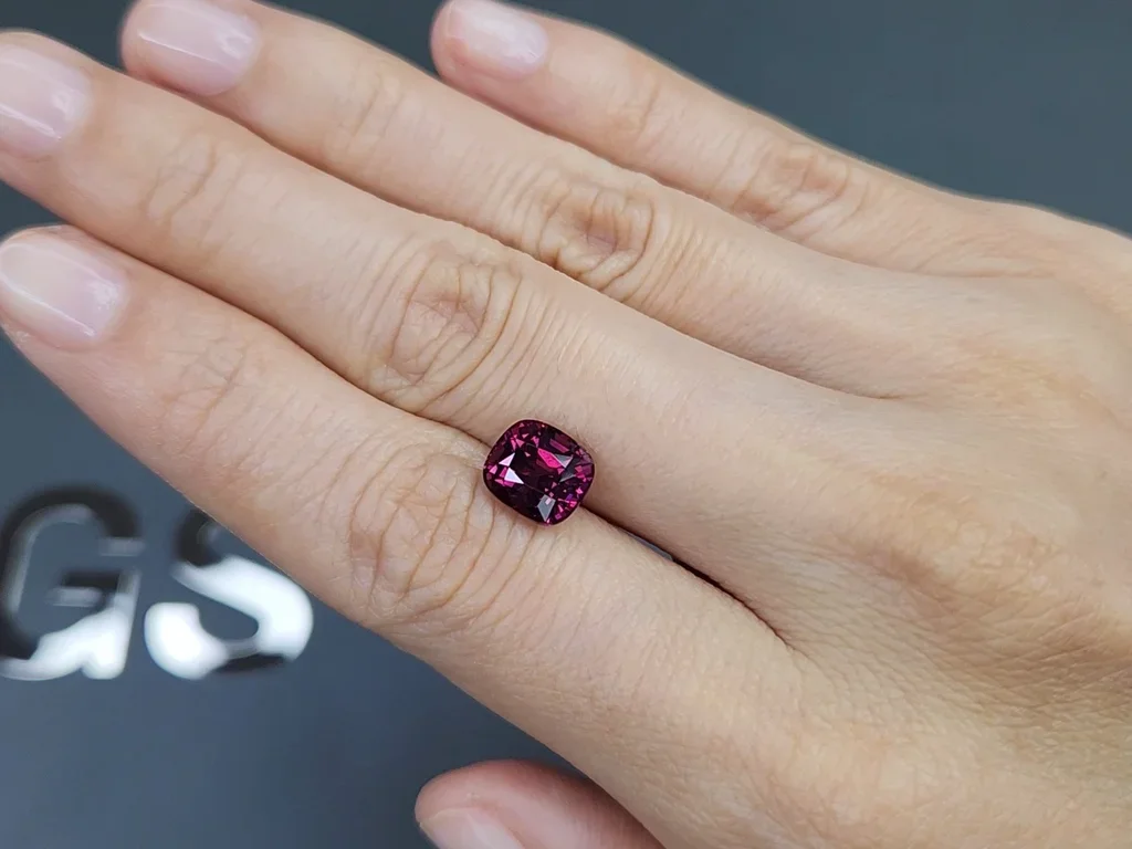 Grenat rhodolite en serti coussin 3,23 carats, Tanzanie Image №2