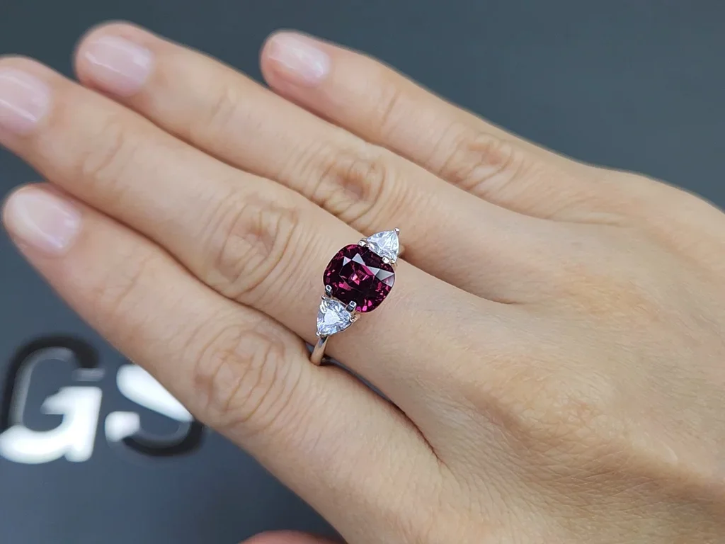 Grenat rhodolite en serti coussin 3,23 carats, Tanzanie Image №5