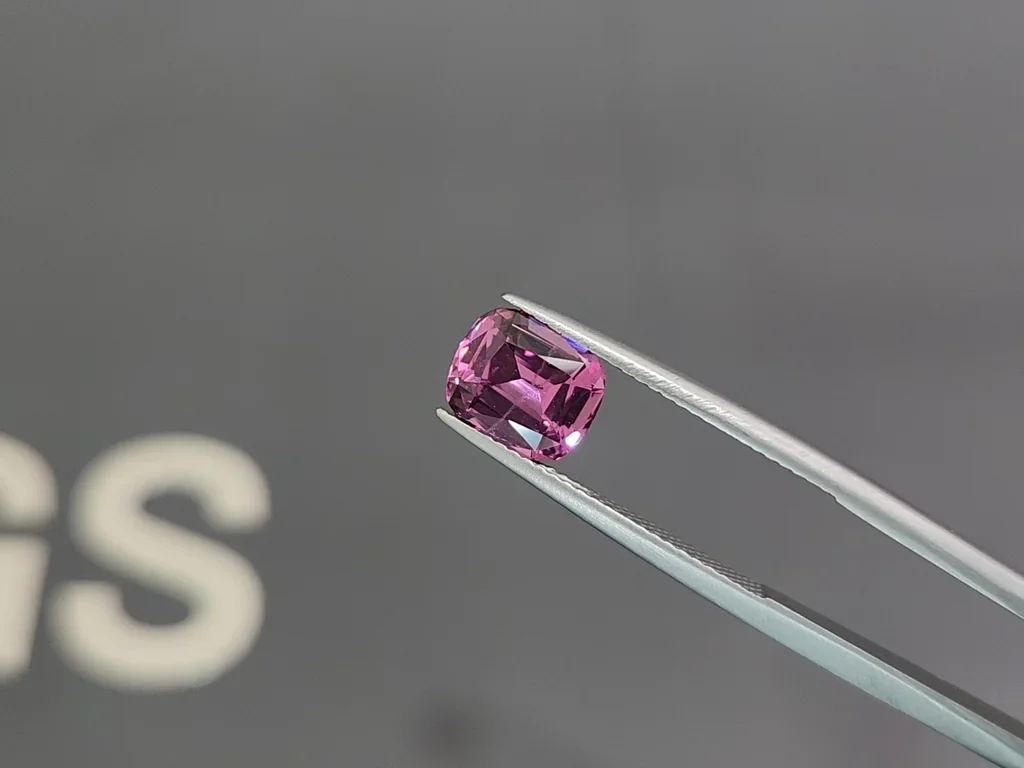 Grenat rhodolite taille coussin 2,53 carats, Tanzanie Image №3