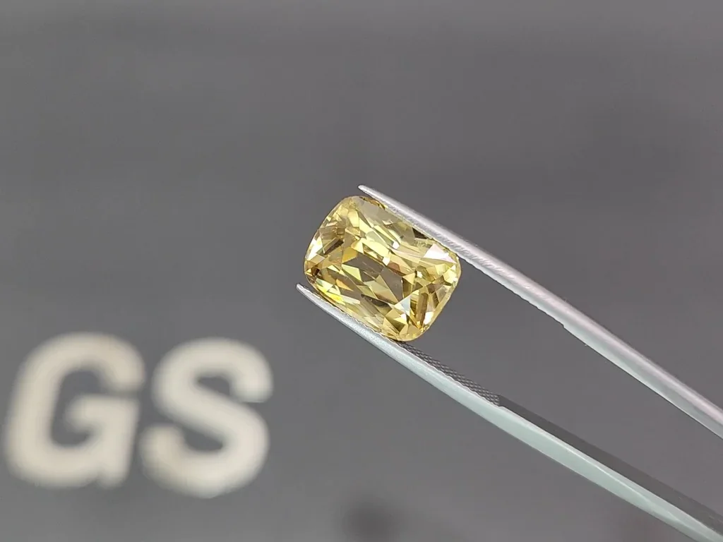 Yellow zircon cushion cut 10.14 carats, Tanzania Image №3