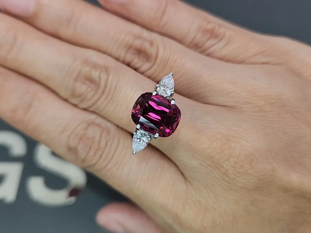 Granate rodolita de talla cojín 6.82 carats, de Tanzania Image №5