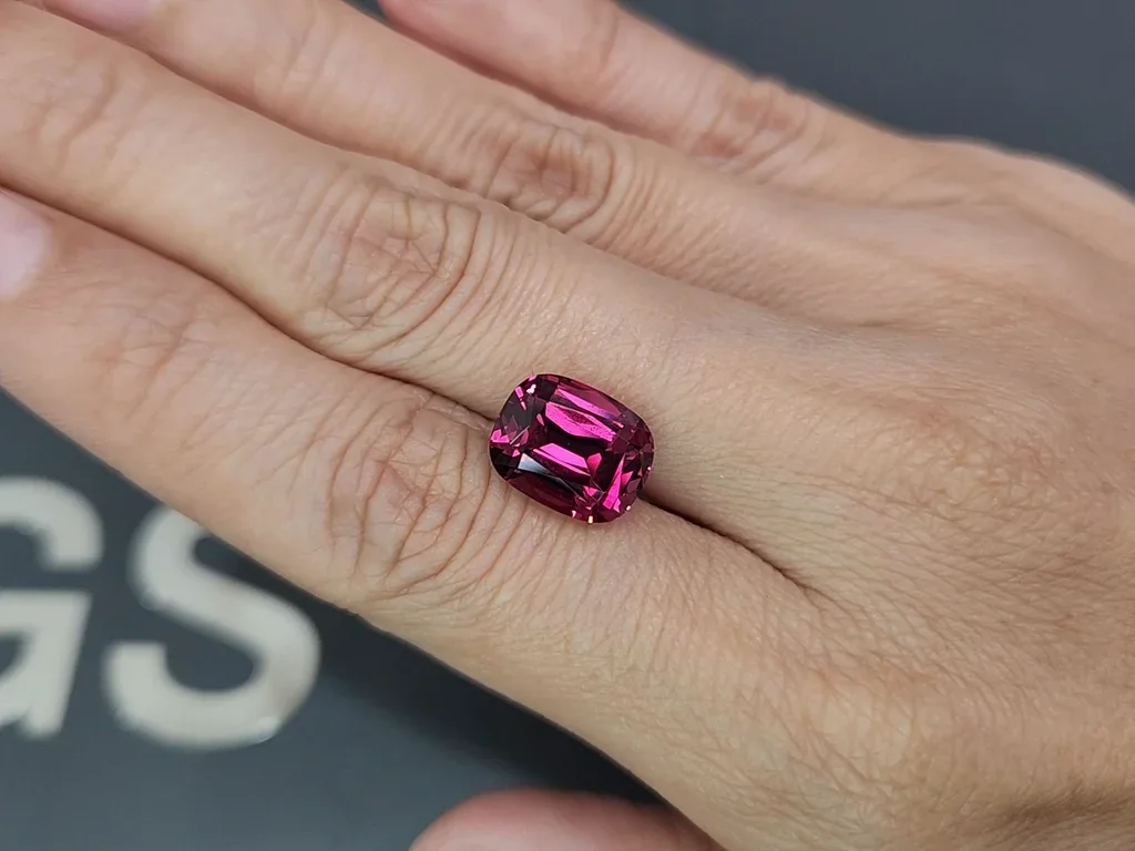 Granate rodolita de talla cojín 6.82 carats, de Tanzania Image №2