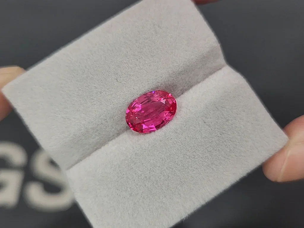 Mahenge spinell leuchtend rosa im ovalschliff 2,61 carats, Tansania Image №4