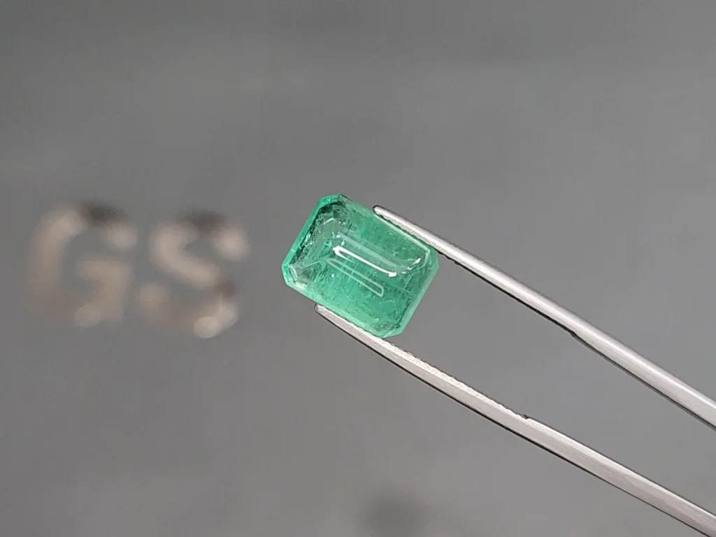 Émeraude taille pain de sucre 6,64 carats, Russie Image №3