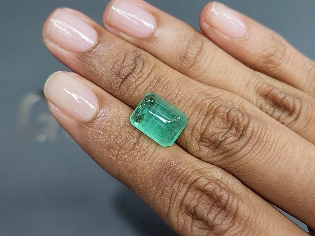 Émeraude taille pain de sucre 6,64 carats, Russie Image №2