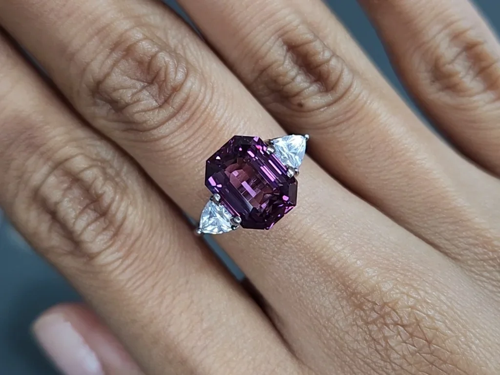 Espinela púrpura de talla octogonal de 6,05 quilates, Birmania Image №5