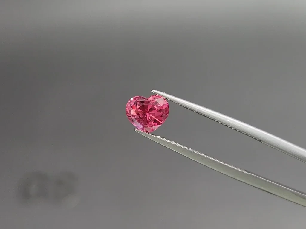 Spinelle rose de Mahenge taille cœur de 1,63 carat, Tanzanie Image №3