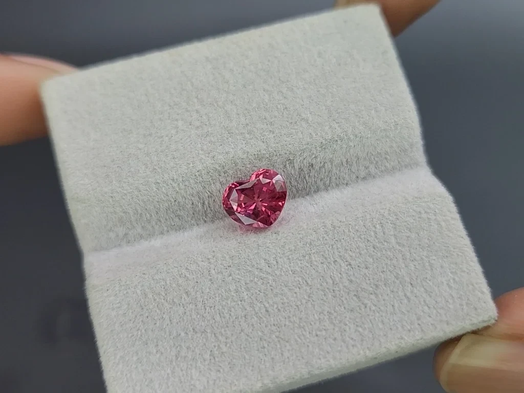 Spinelle rose de Mahenge taille cœur de 1,63 carat, Tanzanie Image №4