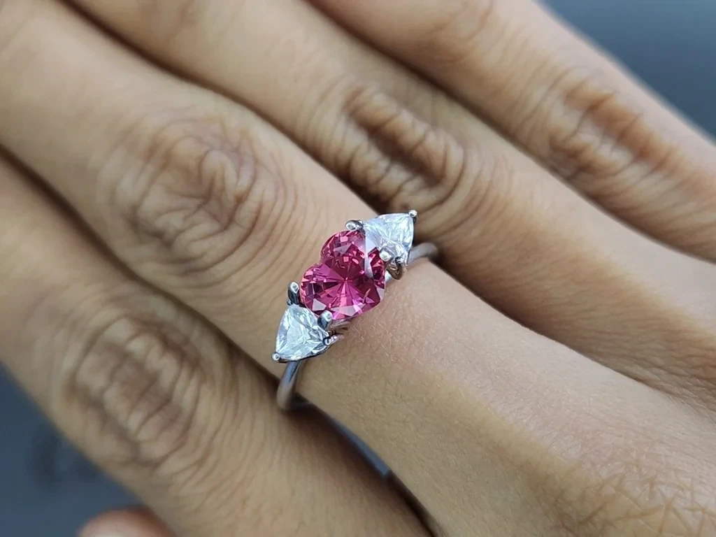 Spinelle rose de Mahenge taille cœur de 1,63 carat, Tanzanie Image №5