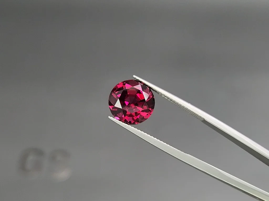 Rhodolite garnet  round cut  7.29 carats, Madagascar Image №3