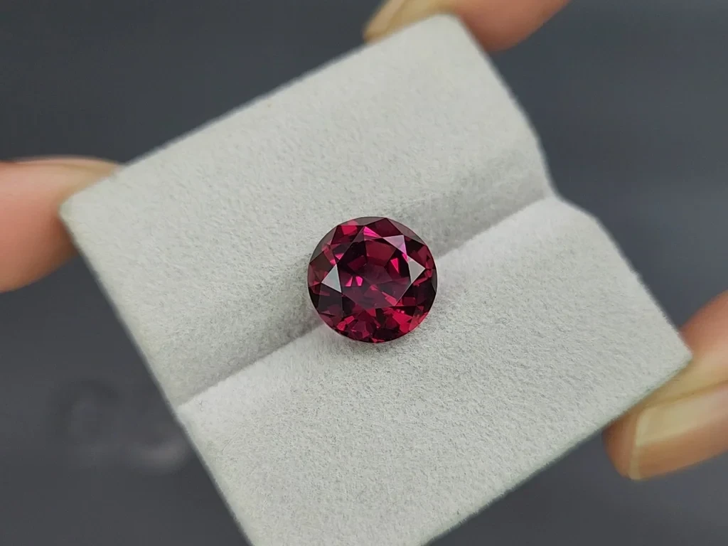 Rhodolite garnet  round cut  7.29 carats, Madagascar Image №4