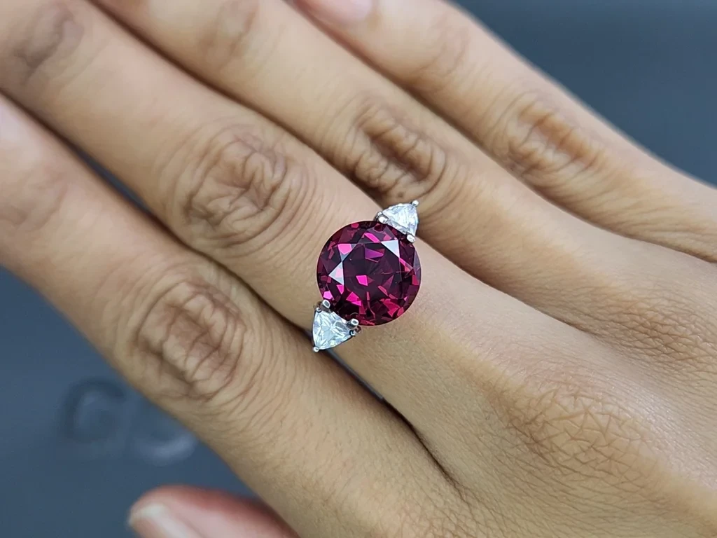 Rhodolite garnet  round cut  7.29 carats, Madagascar Image №5