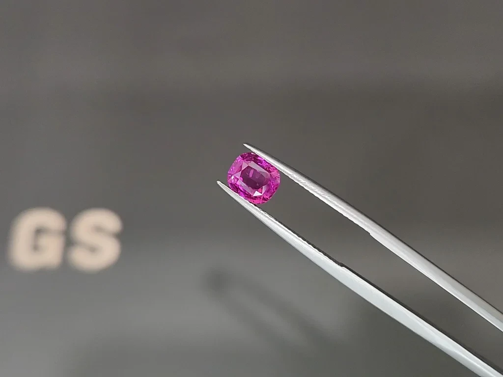 Saphir rose vif non chauffé de 2,02 carats, taille coussin, du Sri Lanka   Image №3