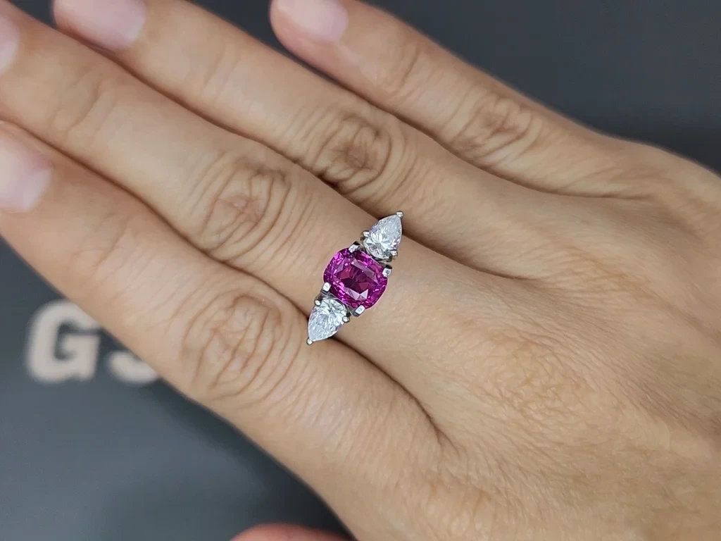 Saphir rose vif non chauffé de 2,02 carats, taille coussin, du Sri Lanka   Image №5