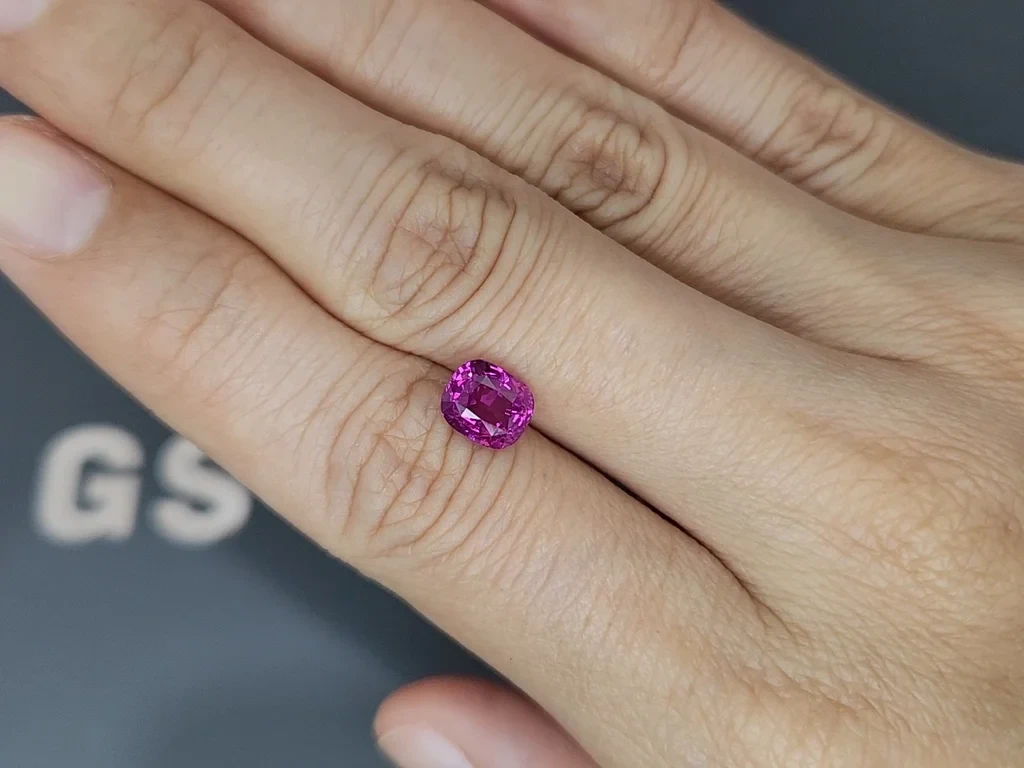 Saphir rose vif non chauffé de 2,02 carats, taille coussin, du Sri Lanka   Image №2