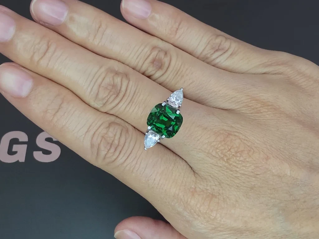Grenat tsavorite taille coussinde 5,05 carats, Tanzanie  Image №5