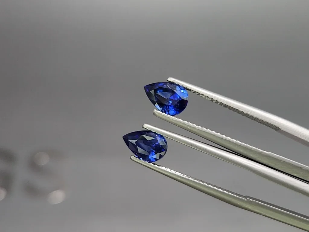 Pair of sapphires Royal Blue pear shaped  2.83 carats, Sri Lanka Image №3