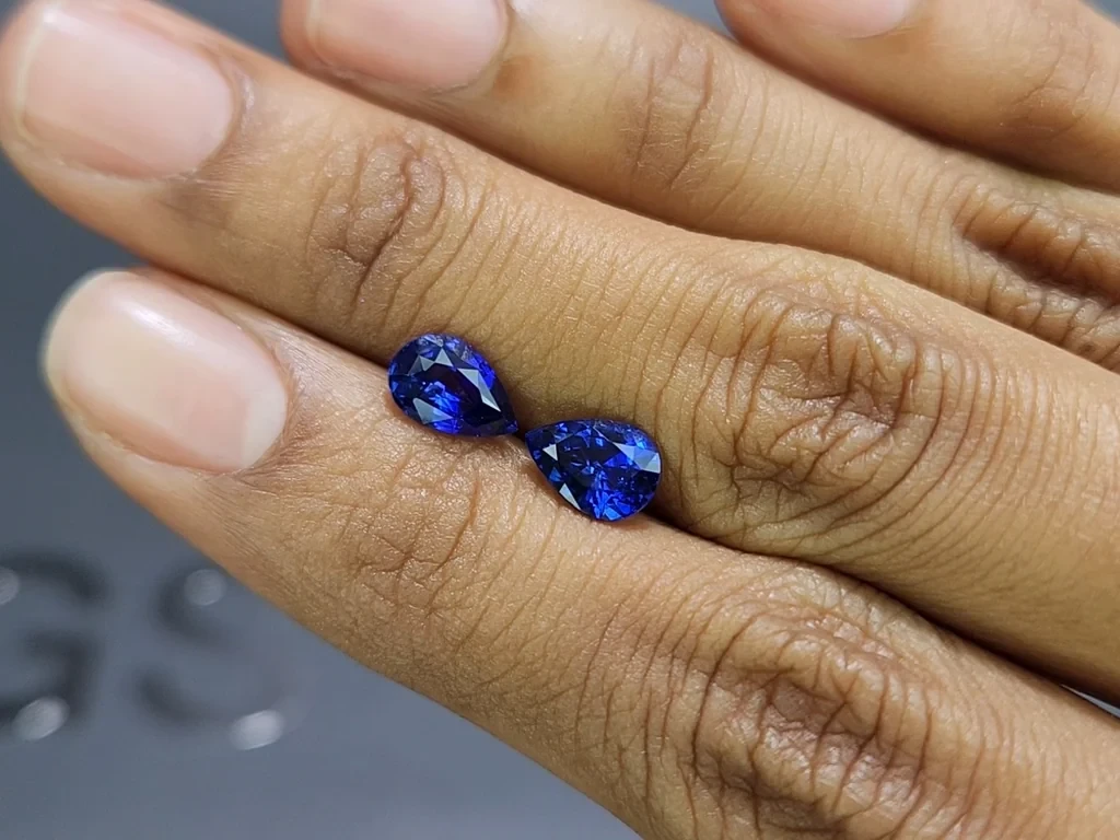Pair of sapphires Royal Blue pear shaped  2.83 carats, Sri Lanka Image №2