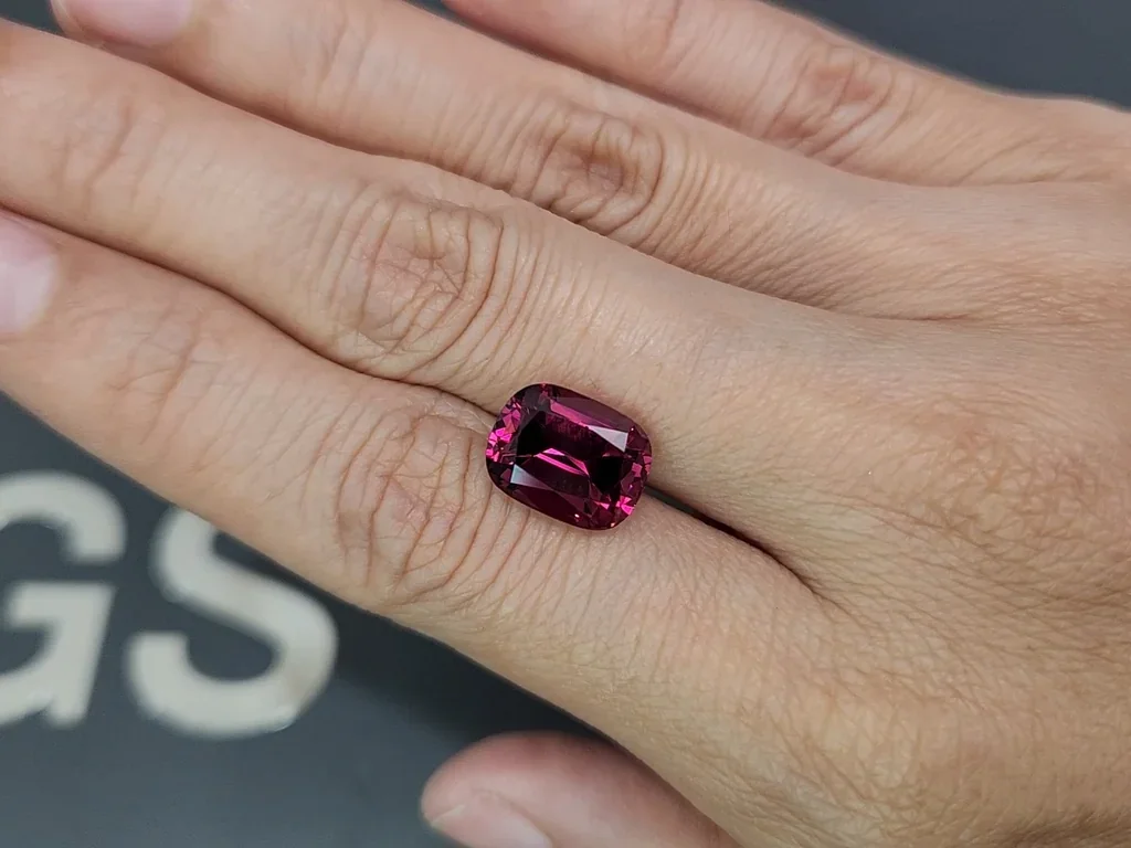 Granate rodolita de talla cojín 6.69 carats, de Tanzania Image №2