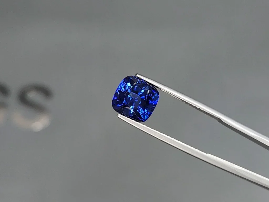 Zafiro azul real talla cojín de 5,01 carast, Sri Lanka  Image №3