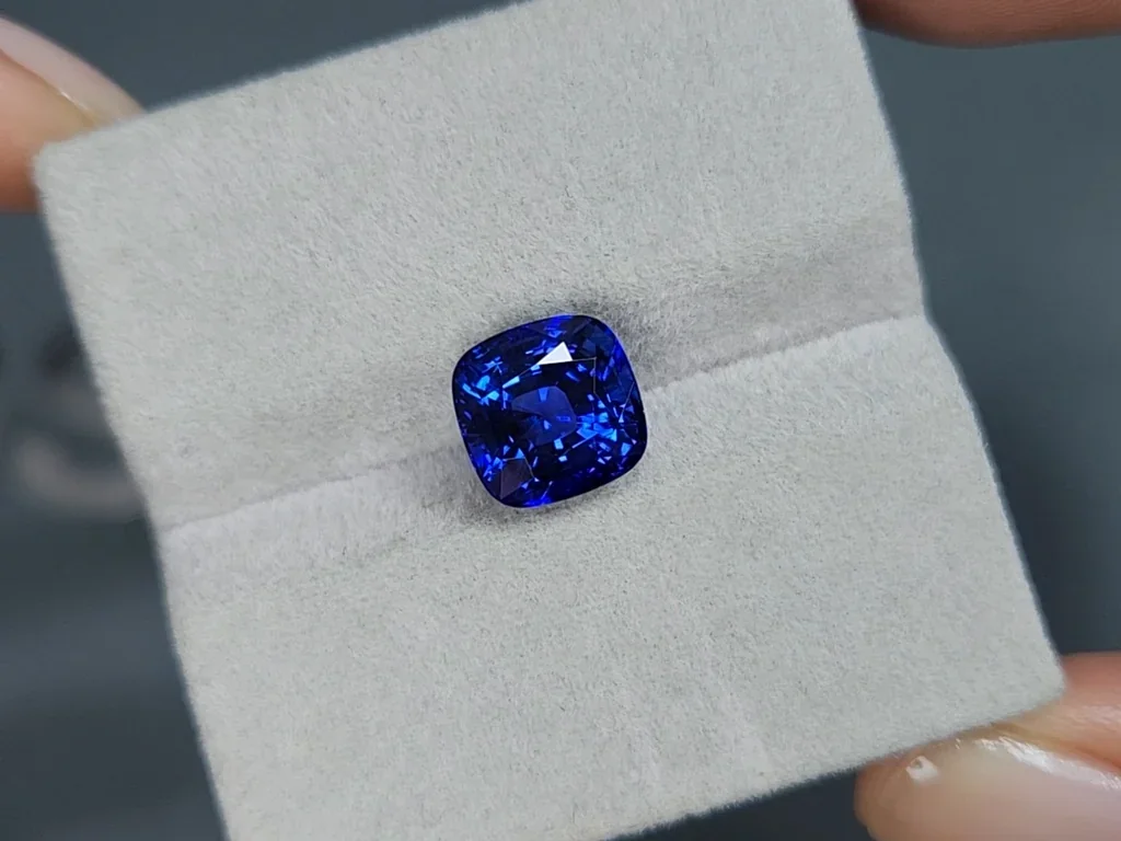 Zafiro azul real talla cojín de 5,01 carast, Sri Lanka  Image №4