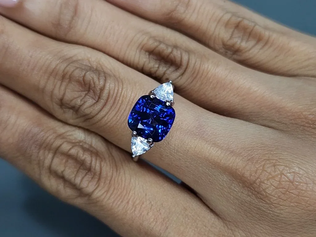 Zafiro azul real talla cojín de 5,01 carast, Sri Lanka  Image №5