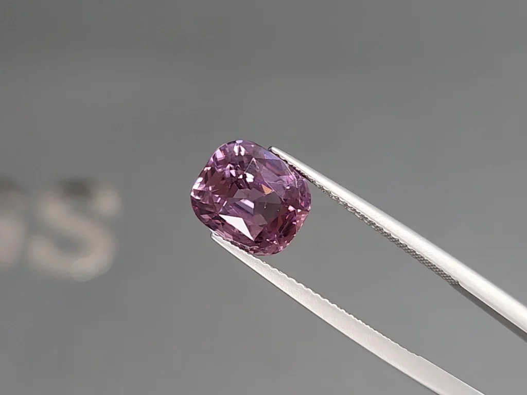 Espinela morada de talla cojín de 5,02 quilates, Birmania Image №3