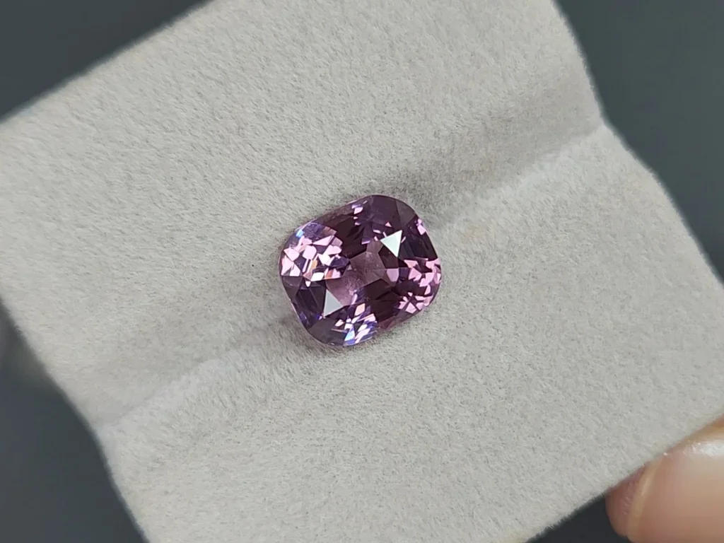 Espinela morada de talla cojín de 5,02 quilates, Birmania Image №4