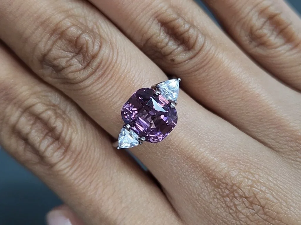 Espinela morada de talla cojín de 5,02 quilates, Birmania Image №5