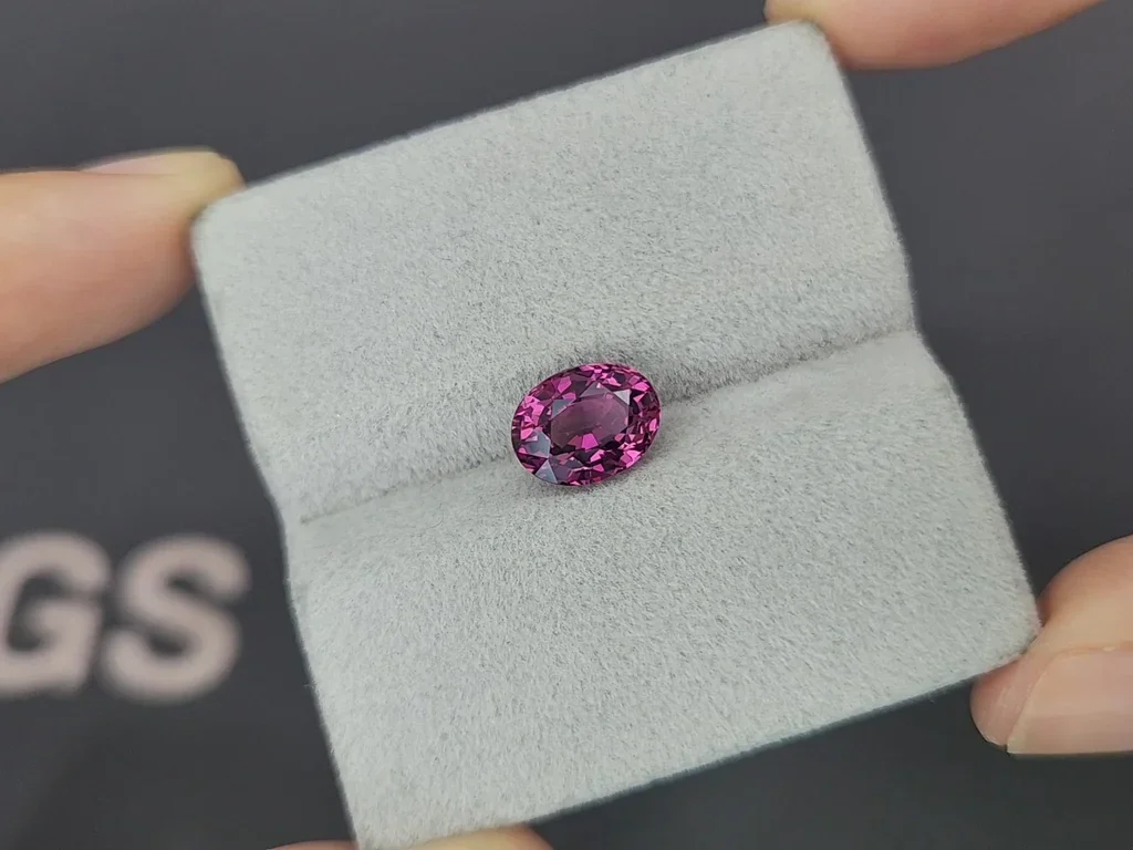 Purple garnet oval cut 2.41 carats, Africa Image №4