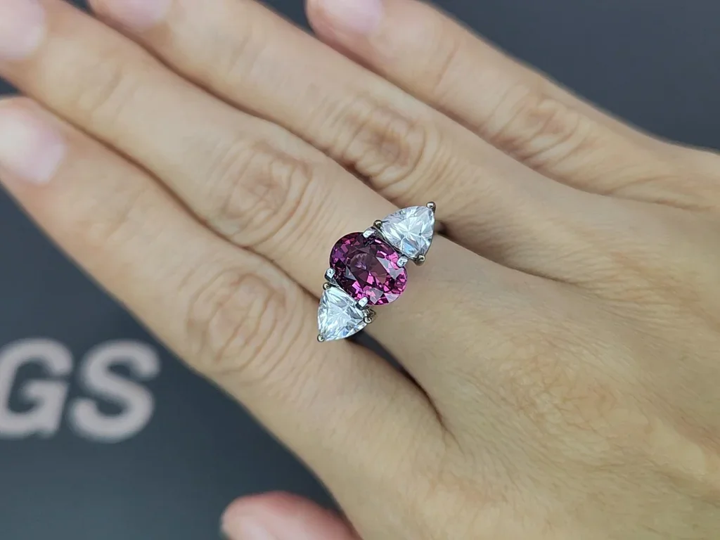 Purple garnet oval cut 2.41 carats, Africa Image №5