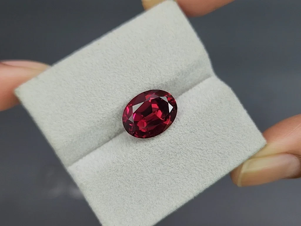 Rhodolite garnet oval cut 6.60 carats, Madagascar Image №4