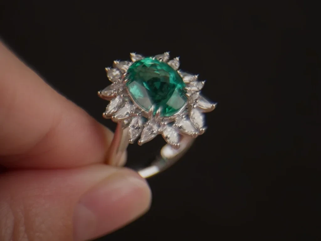 Ring with 4.45-carat Brazilian emerald and diamonds, set in 900 platinum Image №4