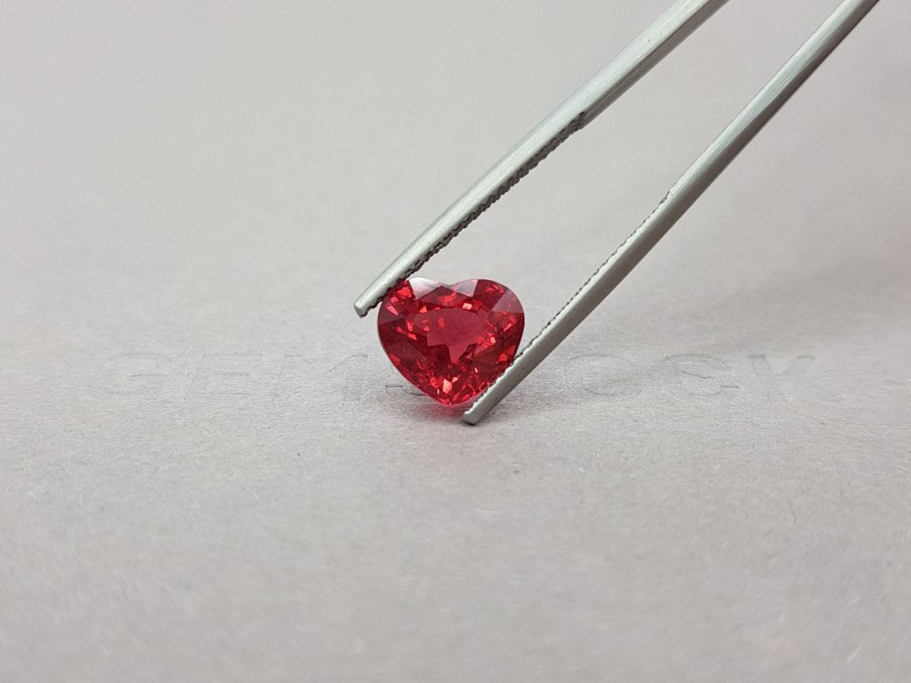 Rare bright red Mahenge heart cut spinel 4.00 ct Image №4