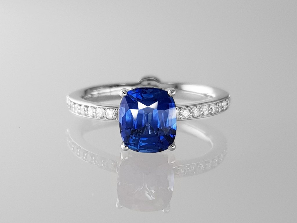 Ring with Cornflower blue sapphire 2.07 ct  and diamonds in 18K white gold Image №1