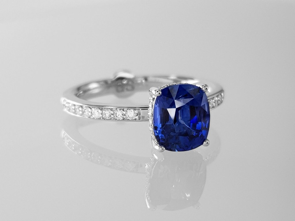 Ring with Cornflower blue sapphire 2.07 ct  and diamonds in 18K white gold Image №2