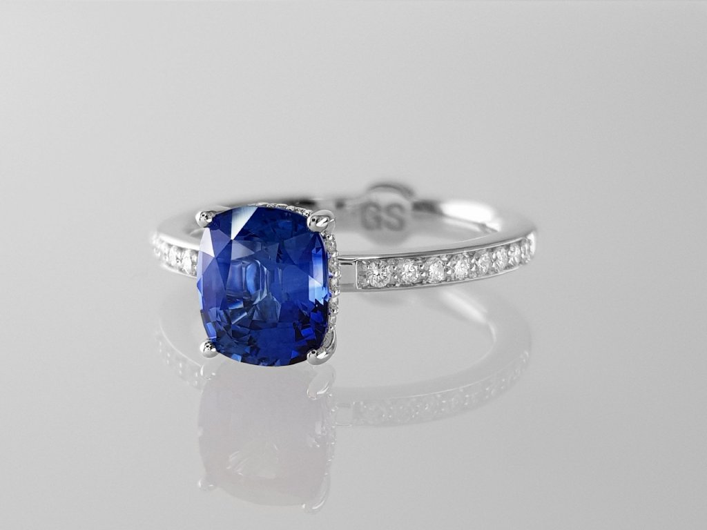 Ring with Cornflower blue sapphire 2.07 ct  and diamonds in 18K white gold Image №3