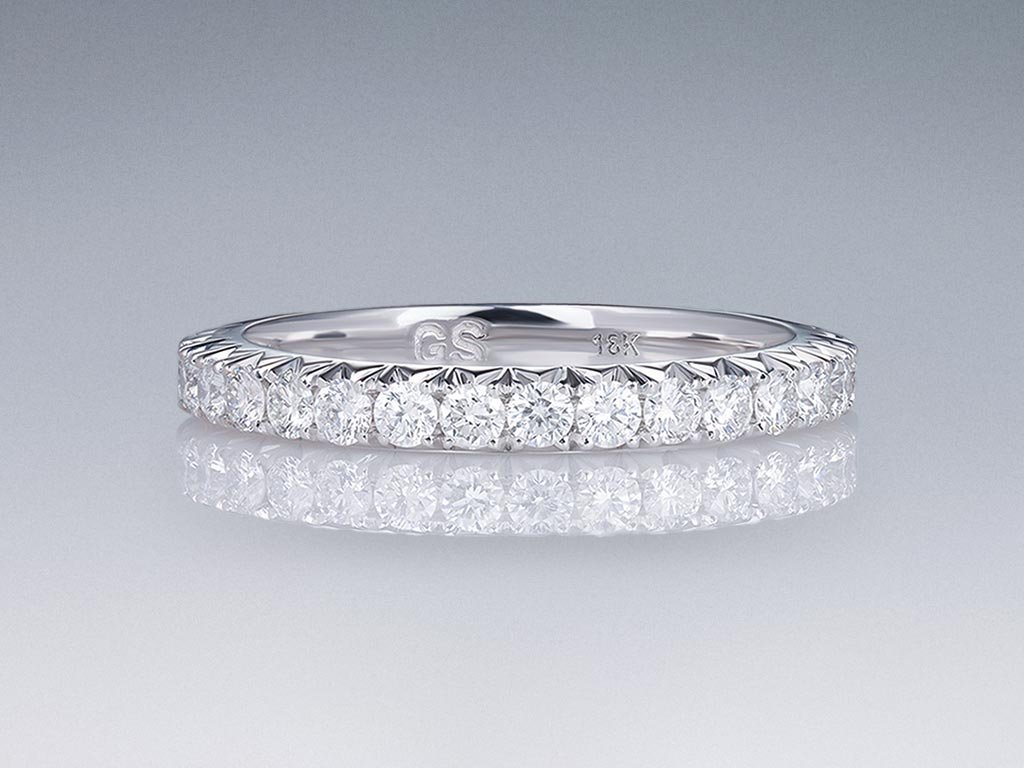 Ring with diamonds in 18K white gold Image №1